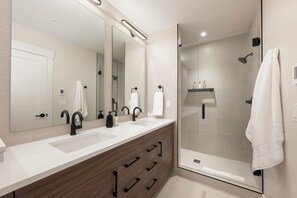 Hair dryer, towels - Saddle Mountain Retreat: Luxury Townhome, Ski-In/Out at GR with Great Views! (Granby)