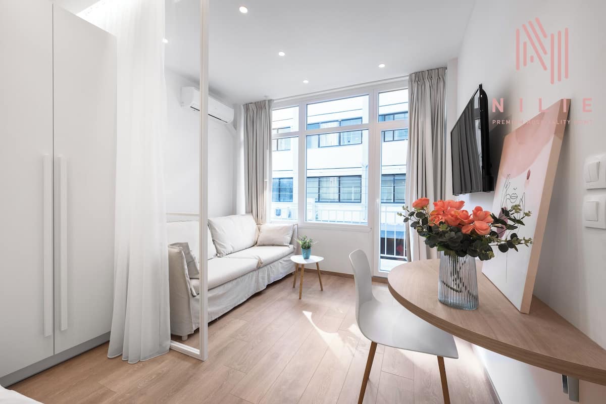 1 bedroom, individually decorated, individually furnished, desk