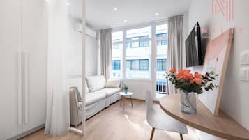 1 chambre, décoration personnalisée, ameublement personnalisé, bureau