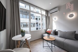 Flat-screen TV, offices - V1 Boutique Residences, Nilie Hospitality MGMT (Thessaloniki)