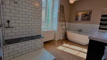 Shower, free toiletries, hair dryer, towels