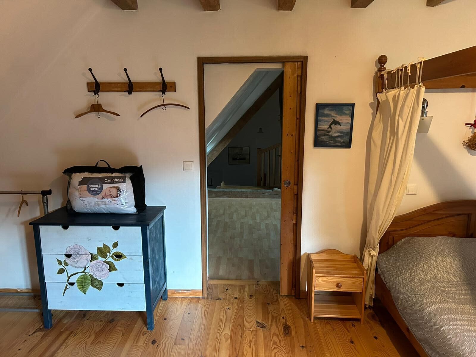 4 bedrooms, travel crib, WiFi, bed sheets
