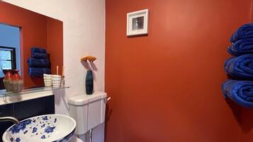 Dusche, Haartrockner, Shampoo