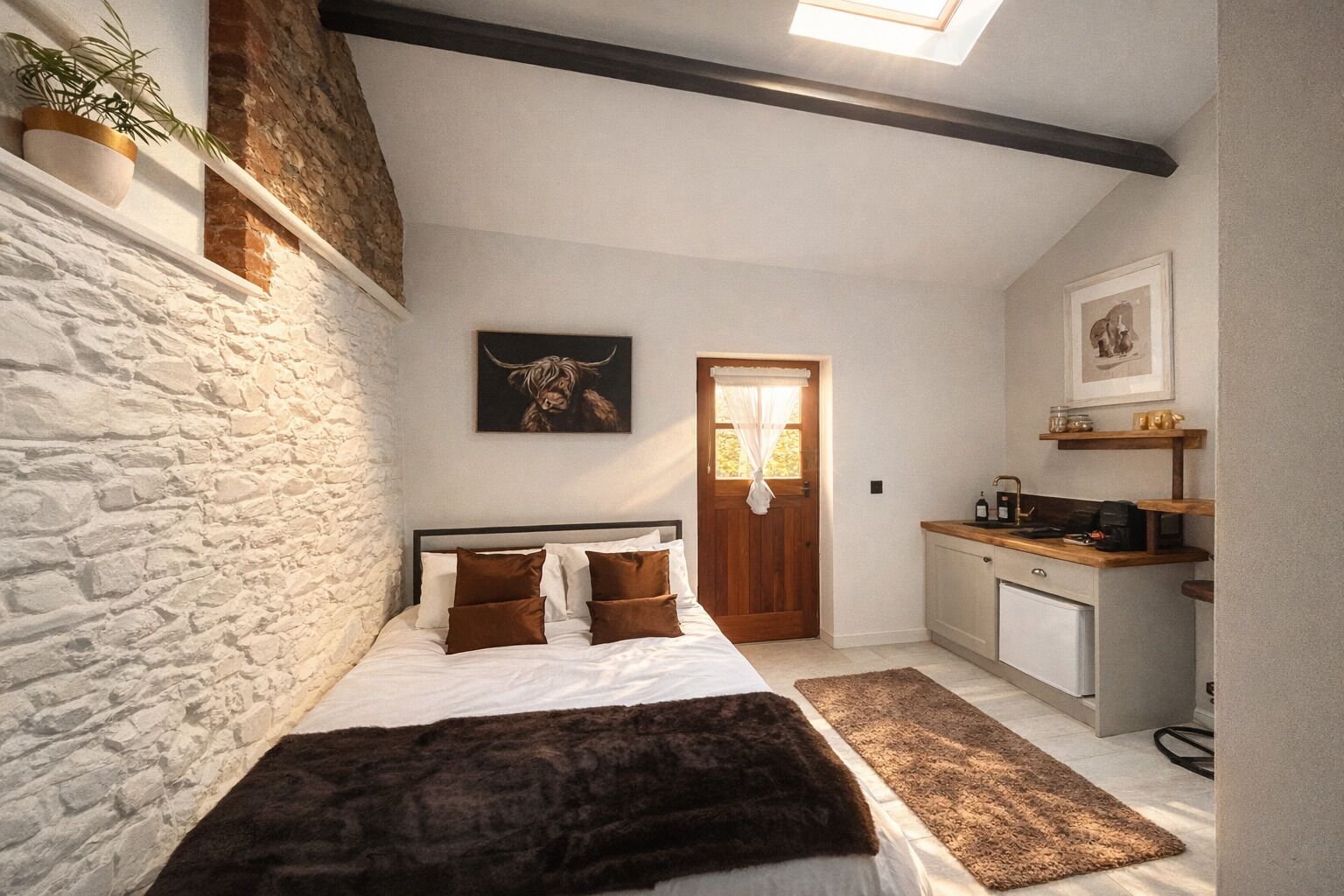 3 عدّة غرف نوم وخزنة داخل الغرفة ومكواة/لوح كي وواي فاي