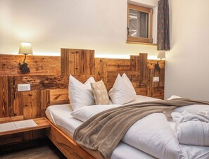 Apartemen Klasik, pemandangan gunung | 2 kamar tidur, seprai premium, selimut bulu angsa, dan brankas