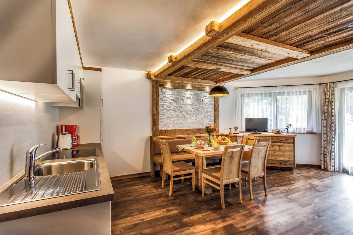 Deluxe Apartment, Mountain View | Private kitchen | Espresso maker, electric kettle, toaster, highchair