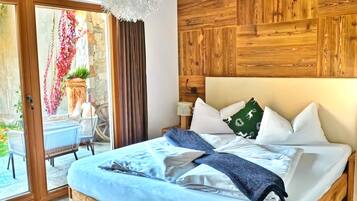 Appartamento Deluxe, vista montagna | 2 camere, biancheria da letto di alta qualità, copriletto in piuma