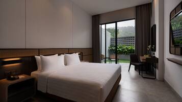 Minibar, desk, free WiFi, bed sheets