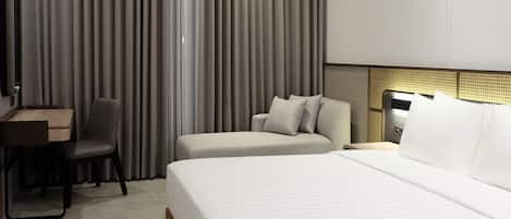 Deluxe Queen | Minibar, desk, free WiFi, bed sheets