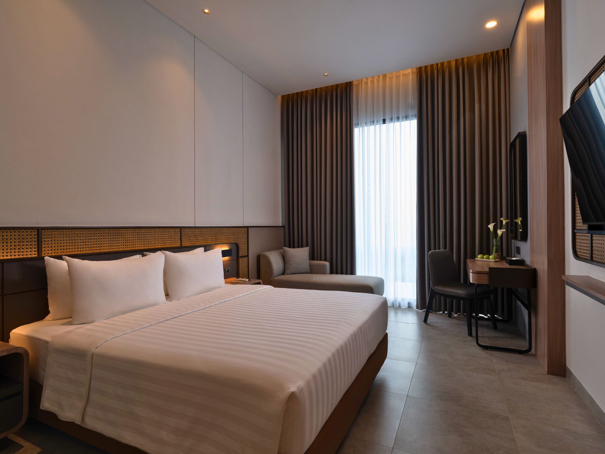 Deluxe tweepersoonskamer | Een minibar, een bureau, gratis wifi, beddengoed