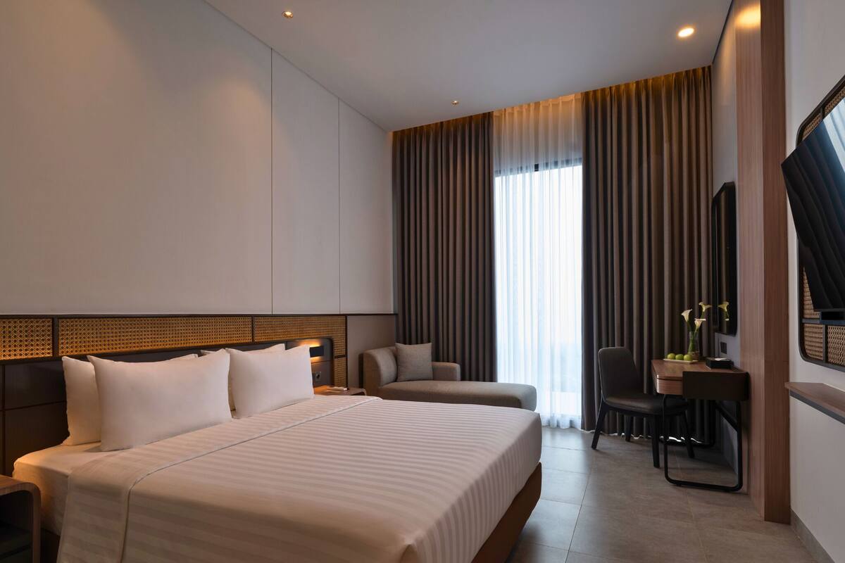 Minibar, escritorio, wifi gratis y ropa de cama