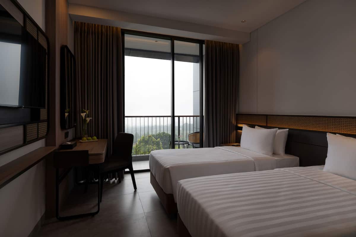 Superior Balcony Twin | Minibar, escritorio, wifi gratis y ropa de cama
