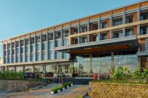 Exterior - Laska Hotel & Resort Ciater (Subang)