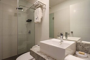 Shower, hair dryer, towels