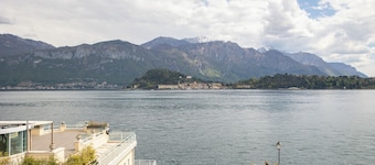 Lakefront Contemporary