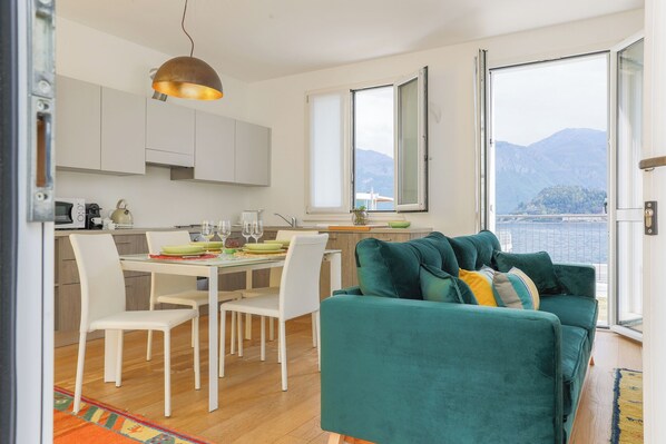 Apartment, Lake View - Lakefront Contemporary (Griante)