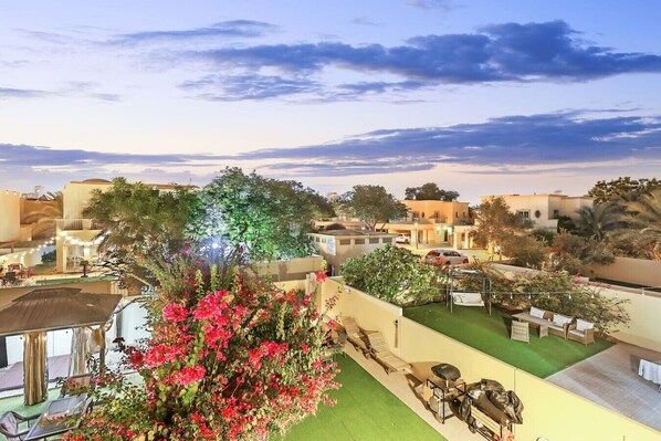 屋外ダイニングエリア