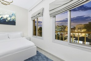 3 室のベッドルーム、アイロン / アイロン台、WiFi、ベッドシーツ