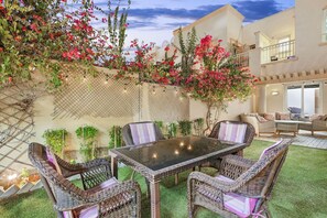 屋外ダイニングエリア