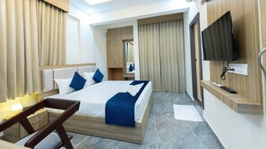 Quarto solteiro premium, 1 cama de casal | Wi-Fi de cortesia, roupa de cama