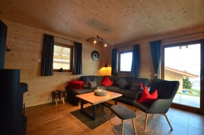 TV, fireplace, stereo