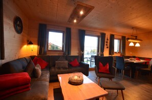 TV, fireplace, stereo