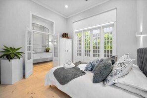 6 soveværelser, strygejern/strygebræt, internetforbindelse, sengetøj