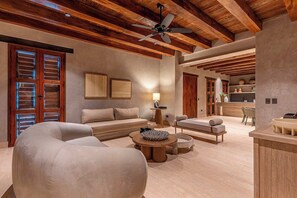 TV, offices - Casa Vera - Rooftop Pool - Historic Center (Cartagena de Indias)