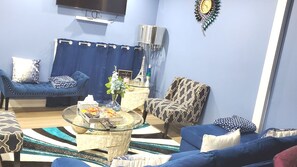 House | 4 bedrooms - 56 Executive Business Home w AC 10 min to Airport (Calgary)