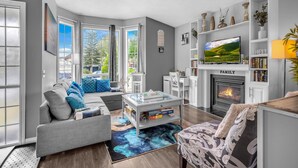 House | 5 bedrooms - 33 Executive Home A C Airport (Calgary)