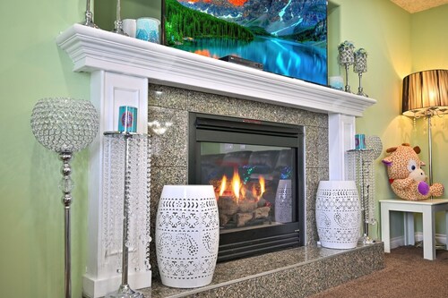 48A Luxury Lake Home w Massage Meditation Gym A C