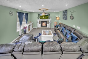 House - 48A Luxury Lake Home w Massage Meditation Gym A C (Calgary)