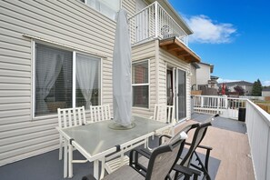 House - 48A Luxury Lake Home w Massage Meditation Gym A C (Calgary)