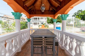 2 bedrooms - Runaway Bay Gem in Runaway Bay (Runaway Bay)