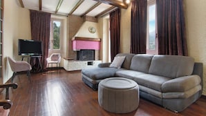 Villa, eigener Pool | 5 Schlafzimmer, Daunenbettdecken, Bügeleisen/Bügelbrett