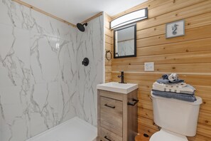 Apartment | 2 bedrooms - Modern Condo Perfect For Winter Rental (Hampton)
