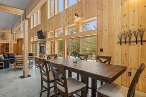 3 bedrooms - Ski Cabin w Hot Tub Gas Fireplace Near Cranmore (Conway)