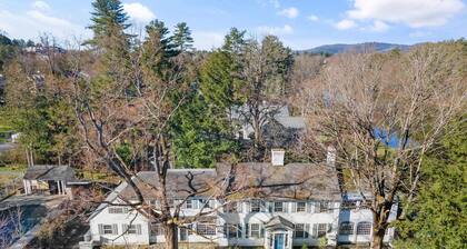 Spacious Dartmouth College Home on Occum Pond