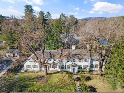 Spacious Dartmouth College Home on Occum Pond