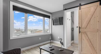 New Luxury 4 Bed Condo Perfect for Winter Rental
