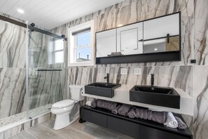 Apartment | 4 bedrooms - New Luxury 4 Bed Condo Perfect for Winter Rental (Hampton)