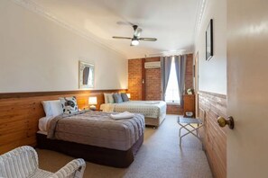11 bedrooms, iron/ironing board, travel cot, free WiFi - Bluebush Estate - 11 Bedrooms - In the heart of Lovedale Hunter Valley! (Rothbury)
