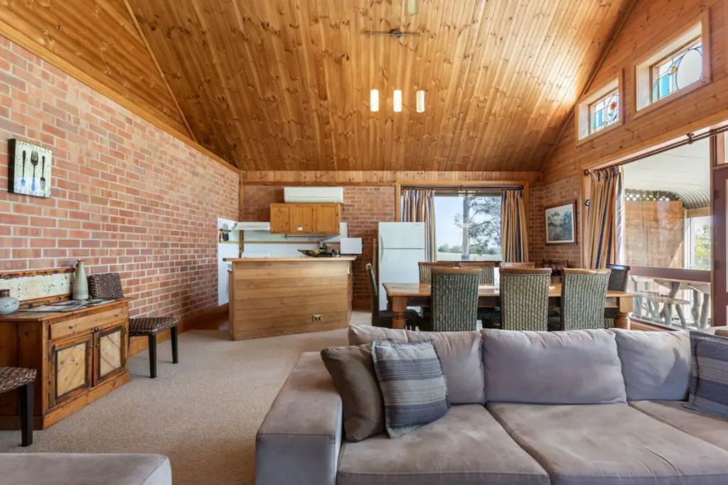 Smart TV, fireplace, DVD player, ping pong