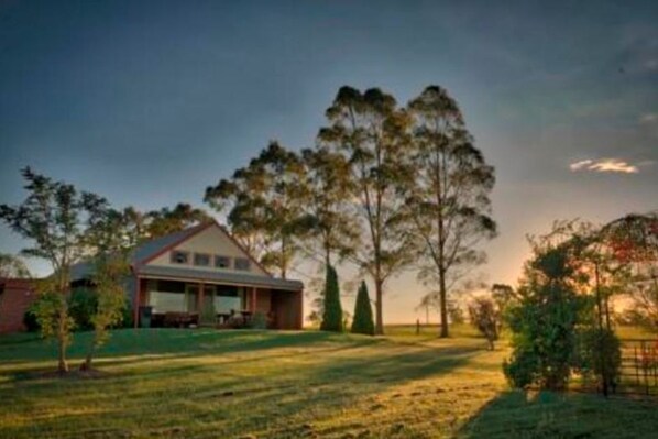 Exterior - Bluebush Estate - 11 Bedrooms - In the heart of Lovedale Hunter Valley! (Rothbury)