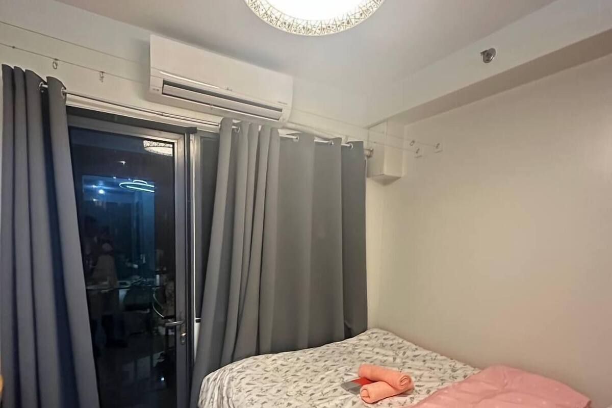 SHORE2 Residences Near moa, facing swimming pool | Soundproofing, WiFi (free), individually decorated