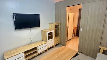 Comfort Apartment, Balcony, Park View | Living area