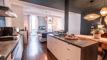 Fridge, microwave, oven, stovetop