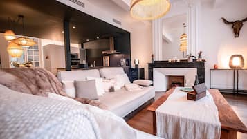 TV, books, stereo