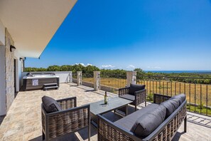 Terrace/patio - Enchanting Villa North with Pool and Jacuzzi (Krnica)