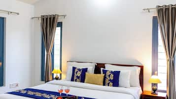 Deluxe Room, Pool View | Soundproofing, free WiFi